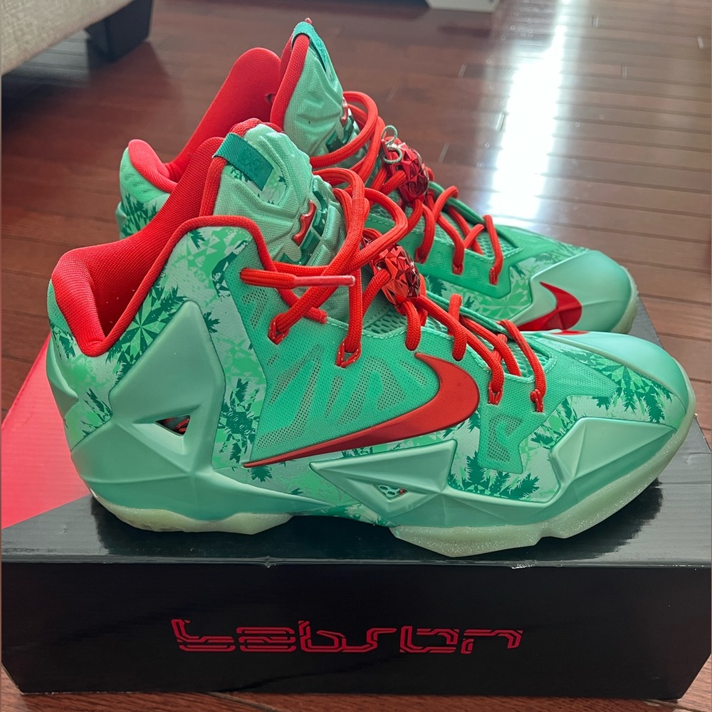Nike LeBron 11 Christmas